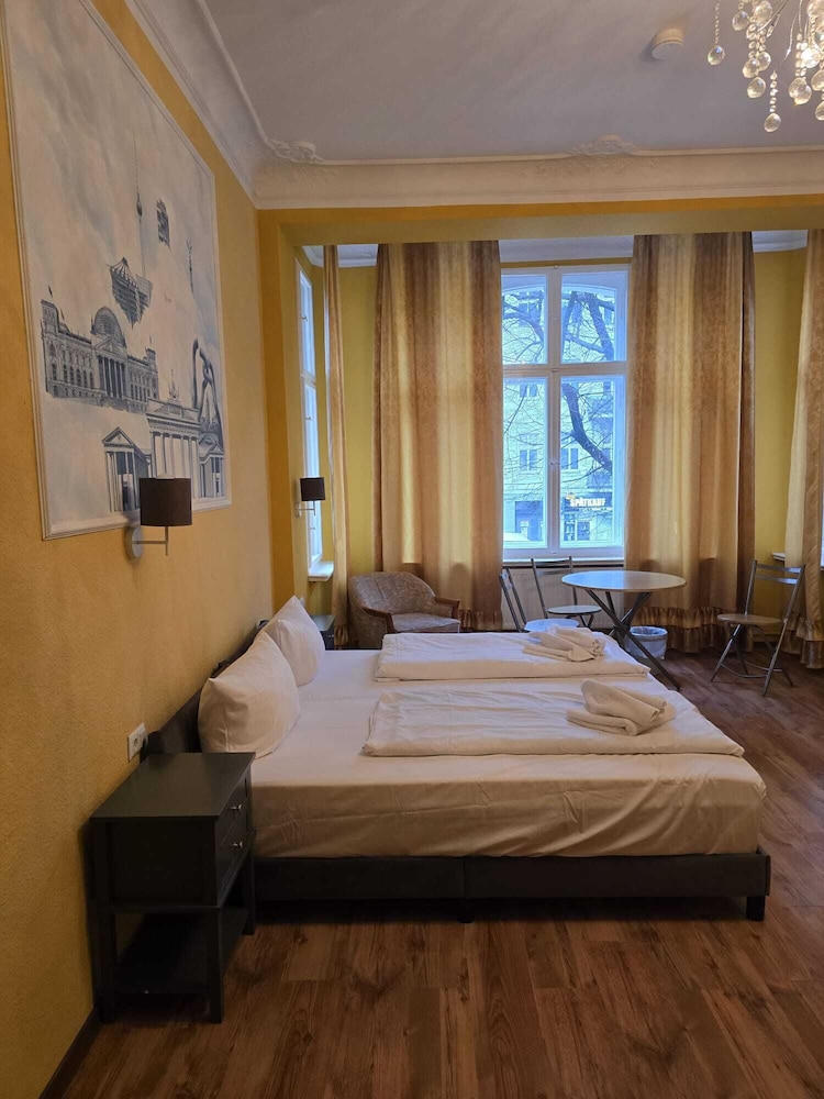 ROOM, TRIPLE