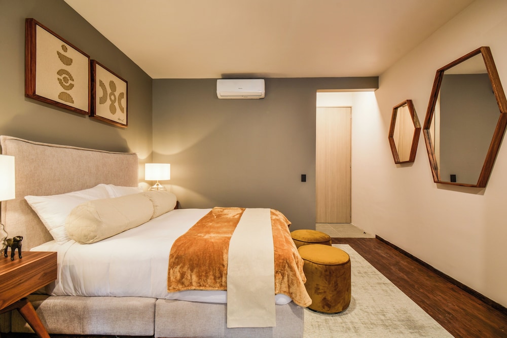 The Sterling Condesa 7/50