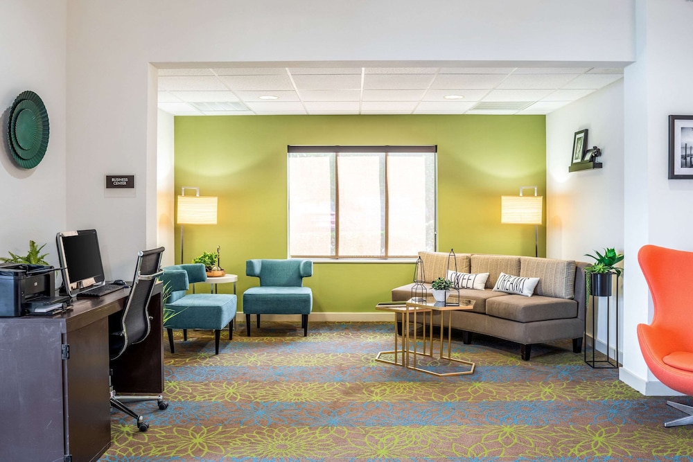 Sleep Inn and Suites Harrisonburg Near University 24/38