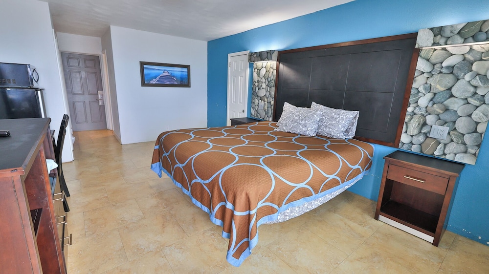 Room, King Bed, Ocean Front