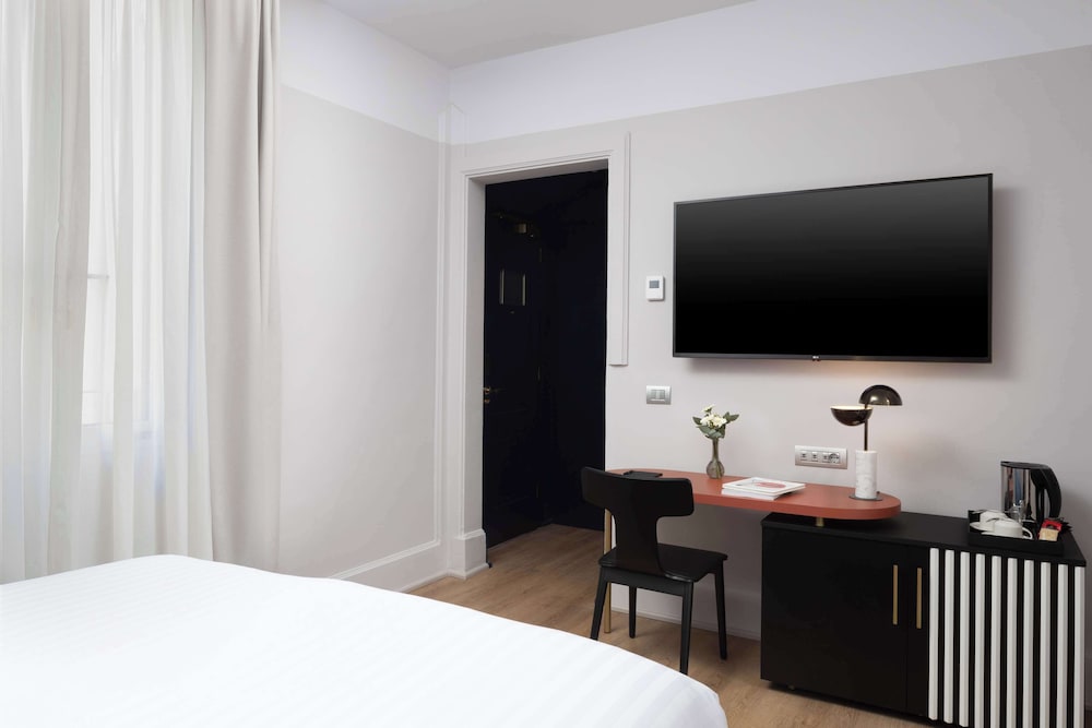 CLASSIC, QUEEN BED, ACCESSIBLE
