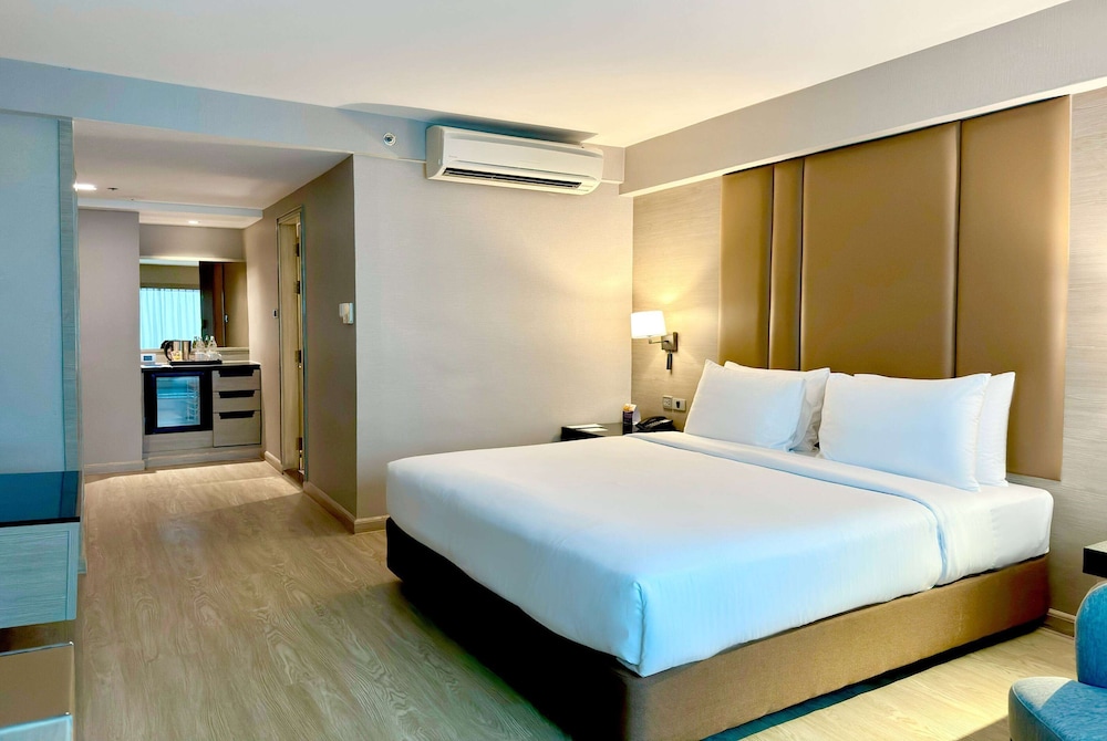 GRAND, DELUXE, KING BED