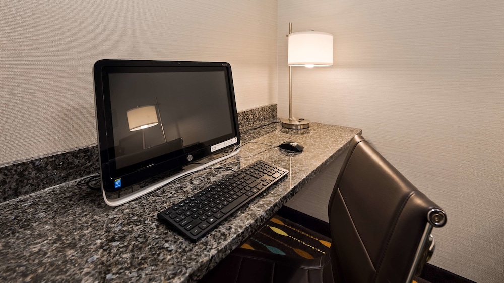 Best Western Plus Boardman Inn & Suites 27/29