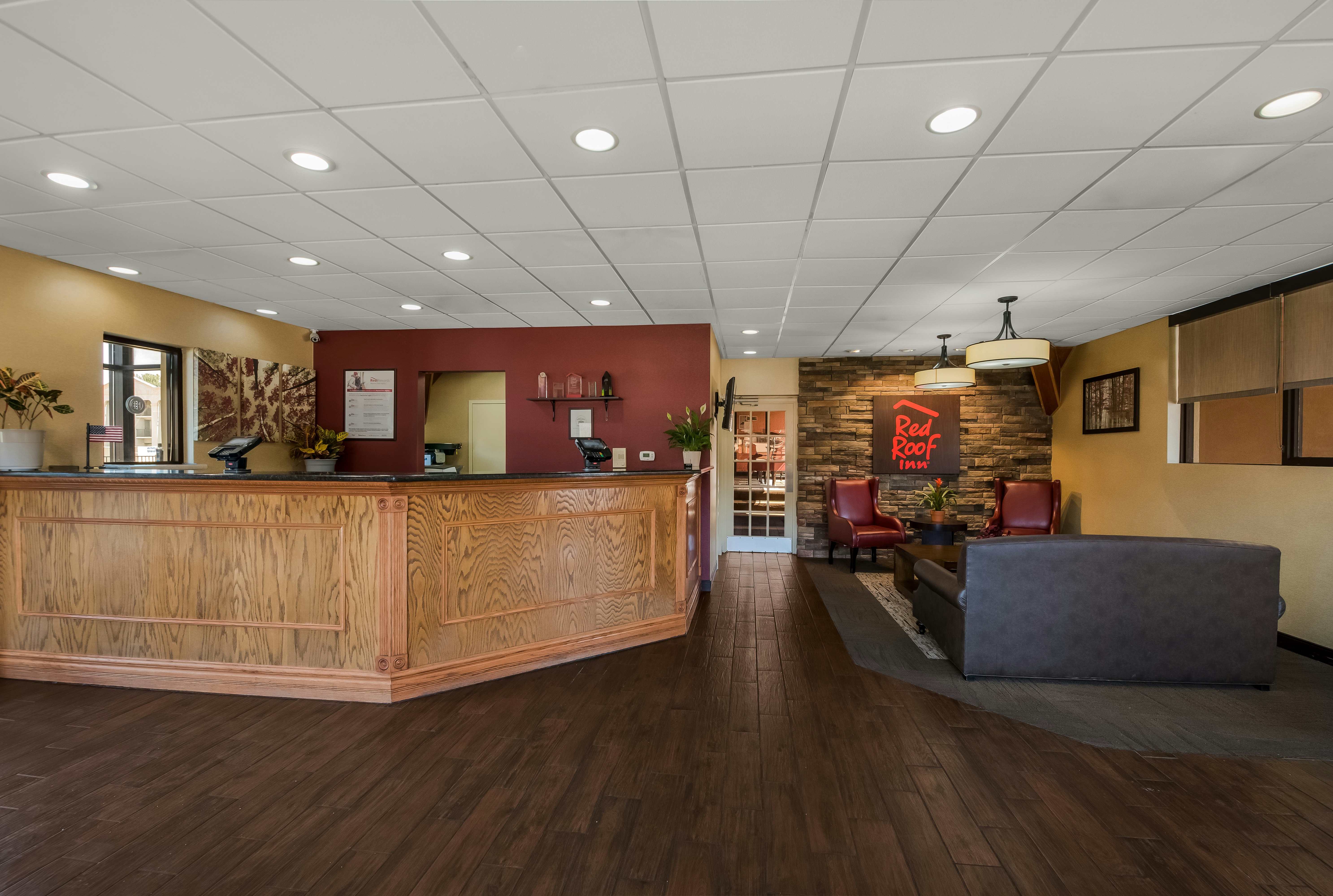Red Roof Inn Suites Newark University 3/26