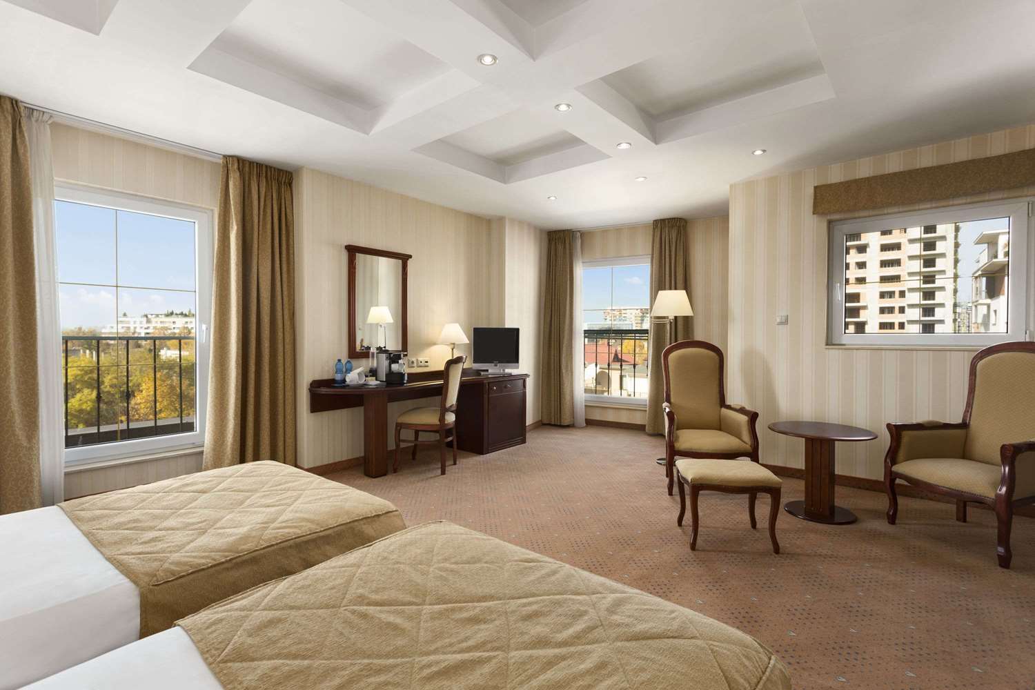 Ramada Hotel & Suites by Wyndham Bucharest North 8/15