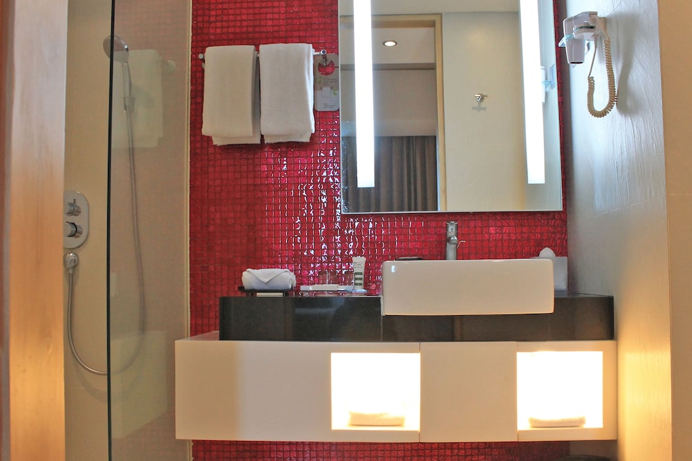 MERCURE JAKARTA SIMATUPANG 24/72