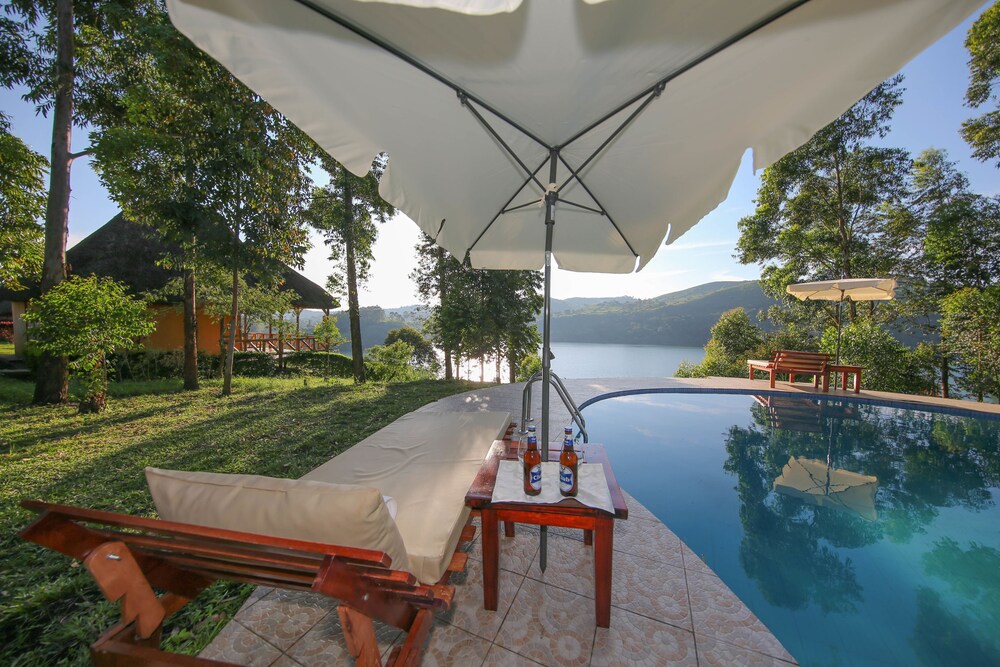 Crater Safari Lodge 16/50