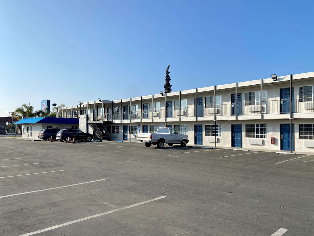 Motel6 Delano, CA 33/38