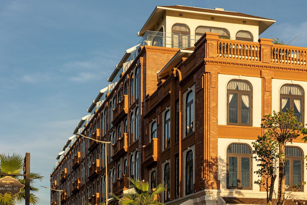Lumiere Boutique Vy Da in HUE