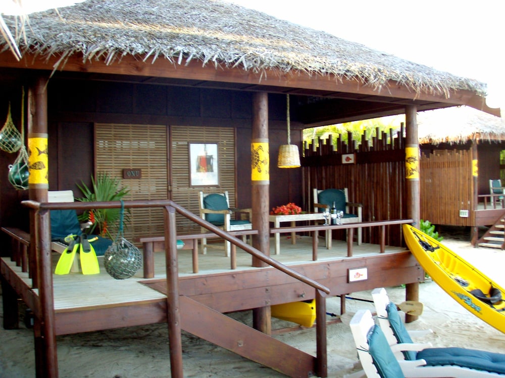 Rarotonga Beach Bungalows 32/50