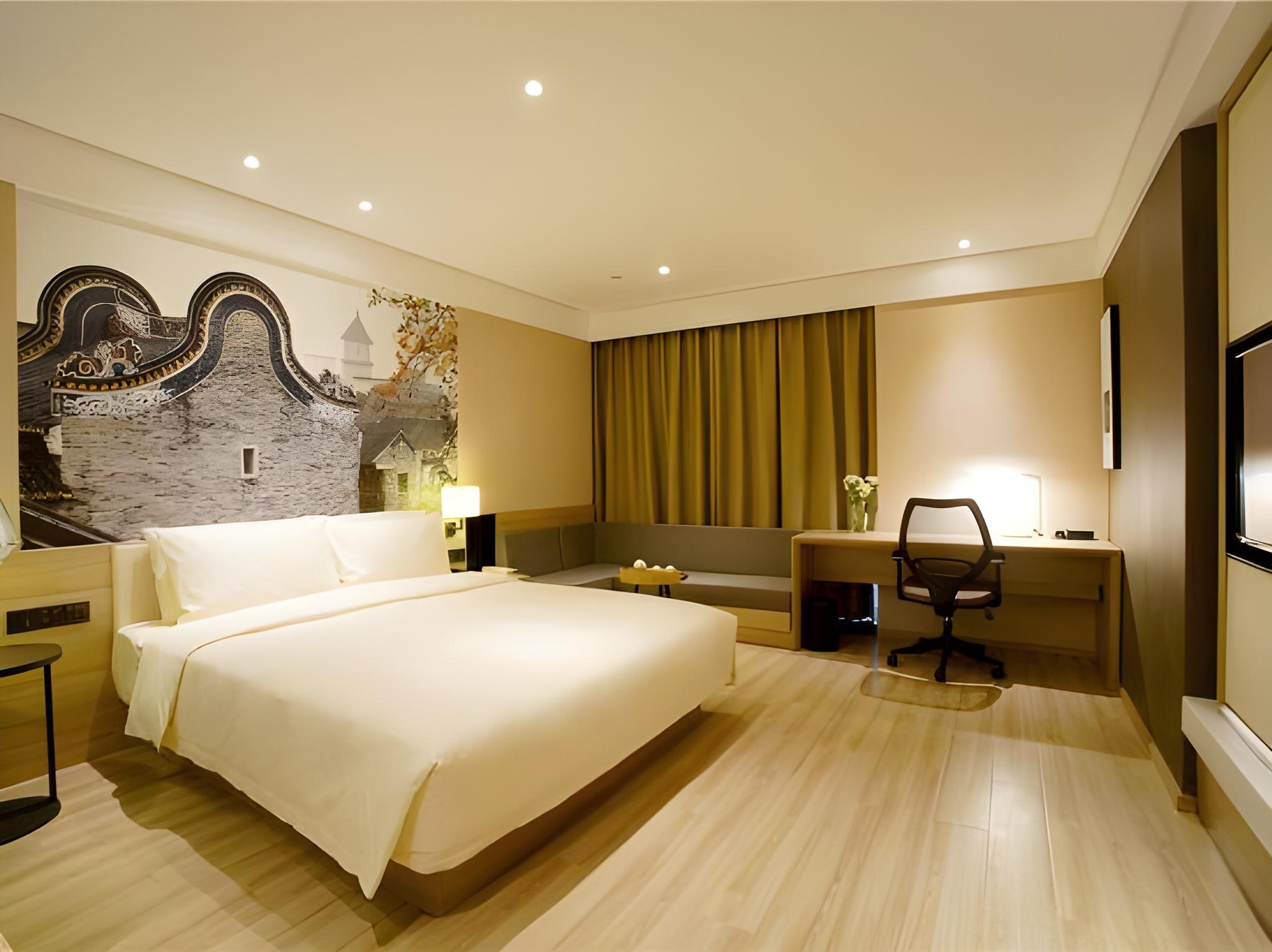 Jimu, Queen Bed, with View