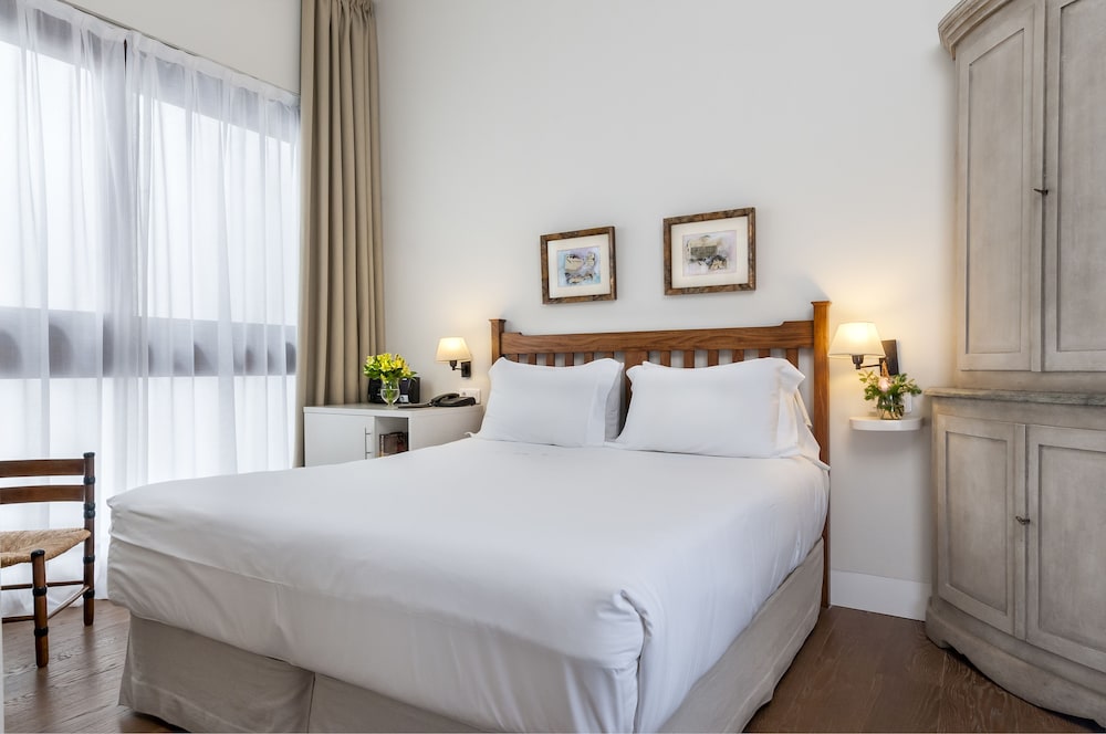 Amadeus Hotel Sevilla 36/87