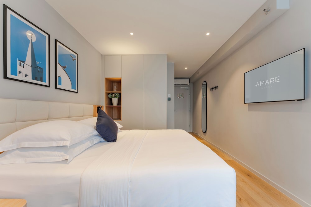 DELUXE, DOUBLE BED