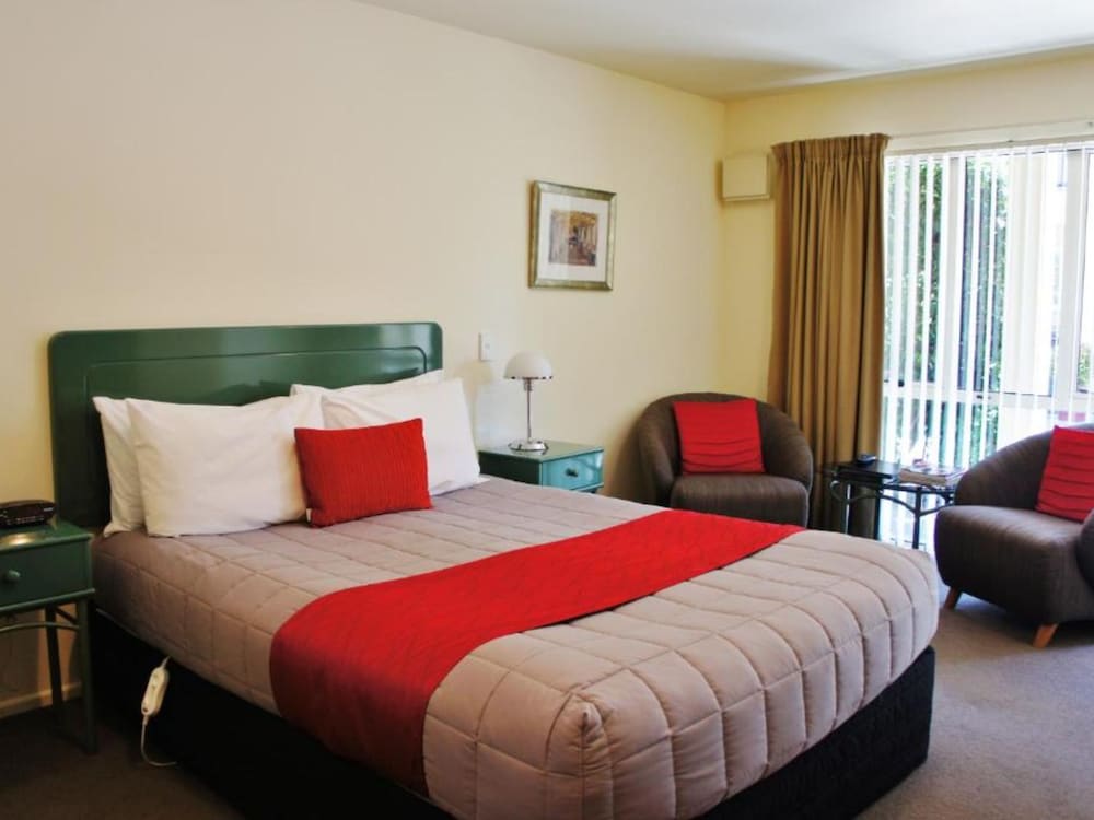 Milano Motor Lodge 12/36