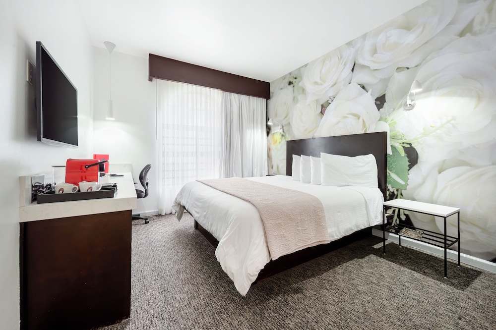 DELUXE, QUEEN BED