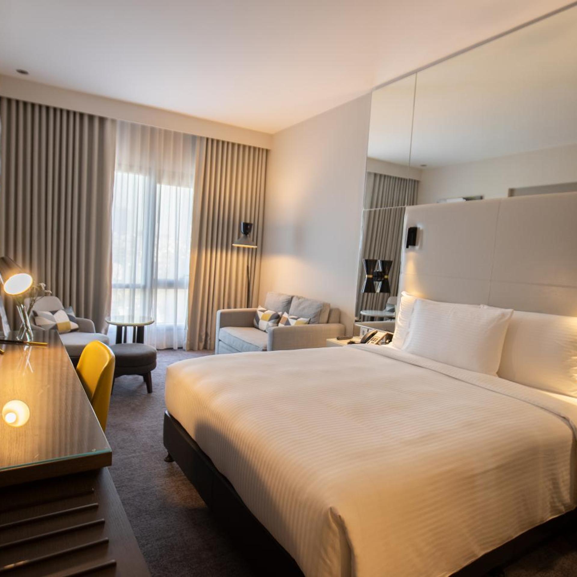 Centro, King Bed, Queen Bed