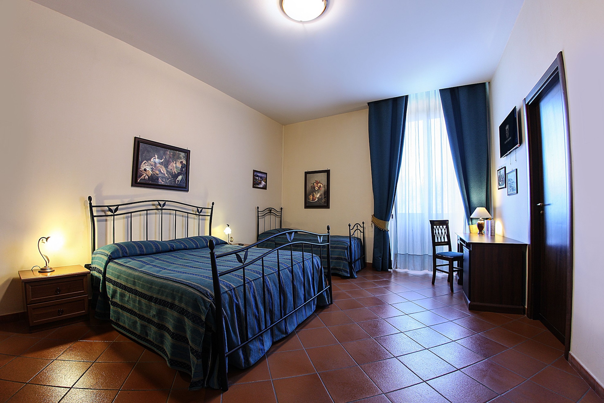 ROOM, TRIPLE