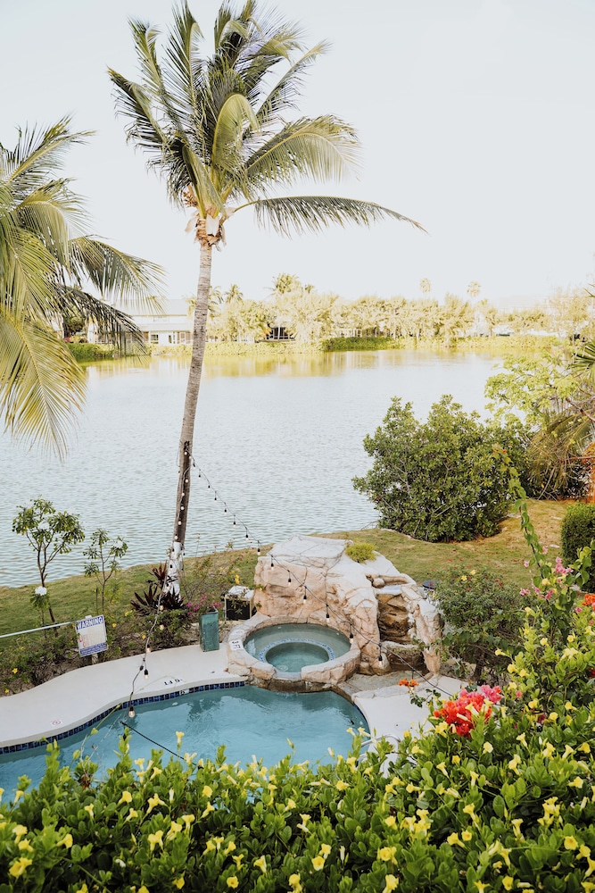 Shangri-La Bed & Breakfast 42/50