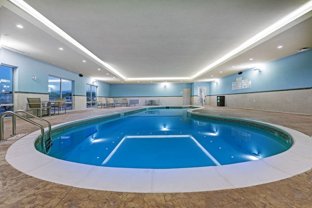 Holiday Inn Express & Suites Parsons 25/39