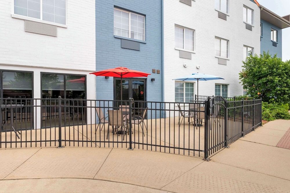 Comfort Suites Elgin Northwest 45/48