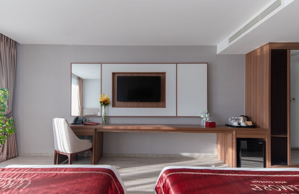 Le More Hotel 40/50