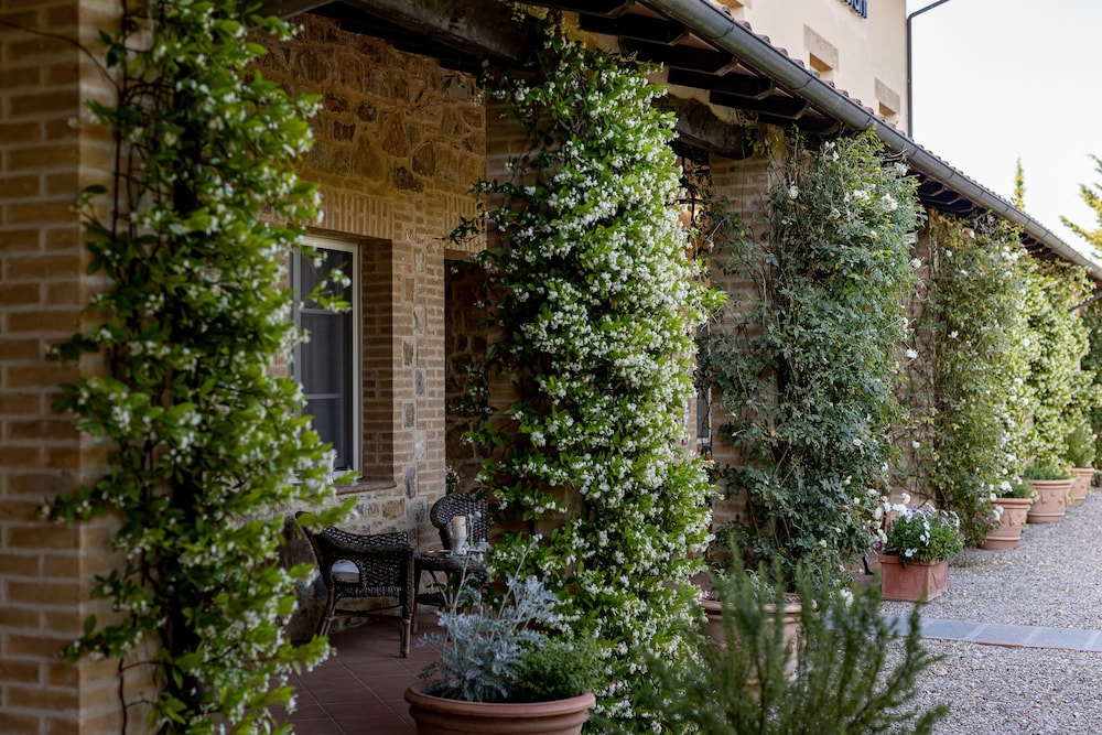 Si Montalcino Hotel & Restaurant 60/68