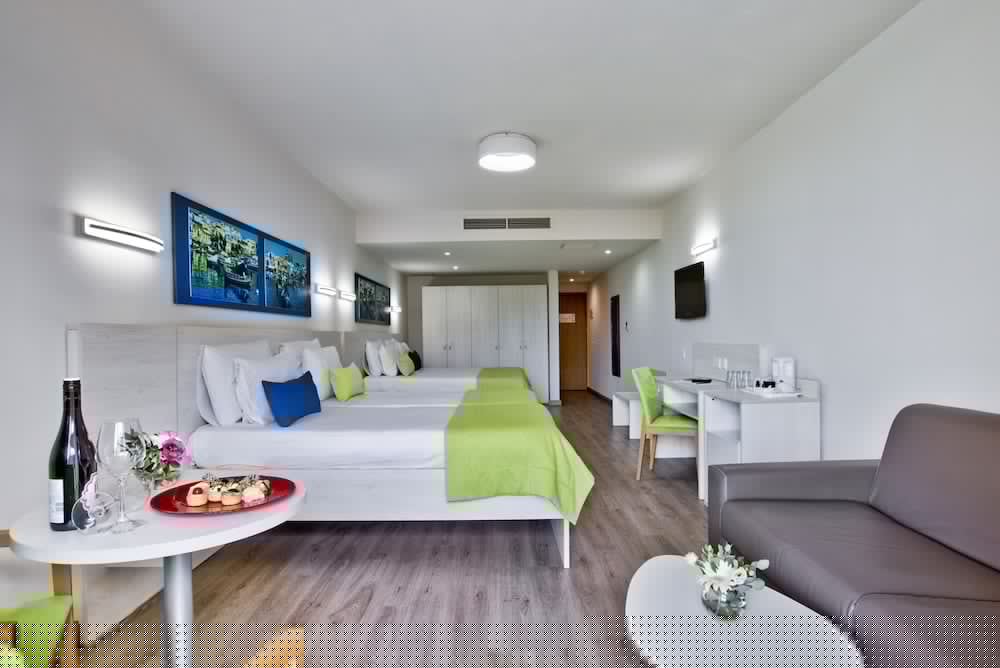 Santana Hotel 34/77