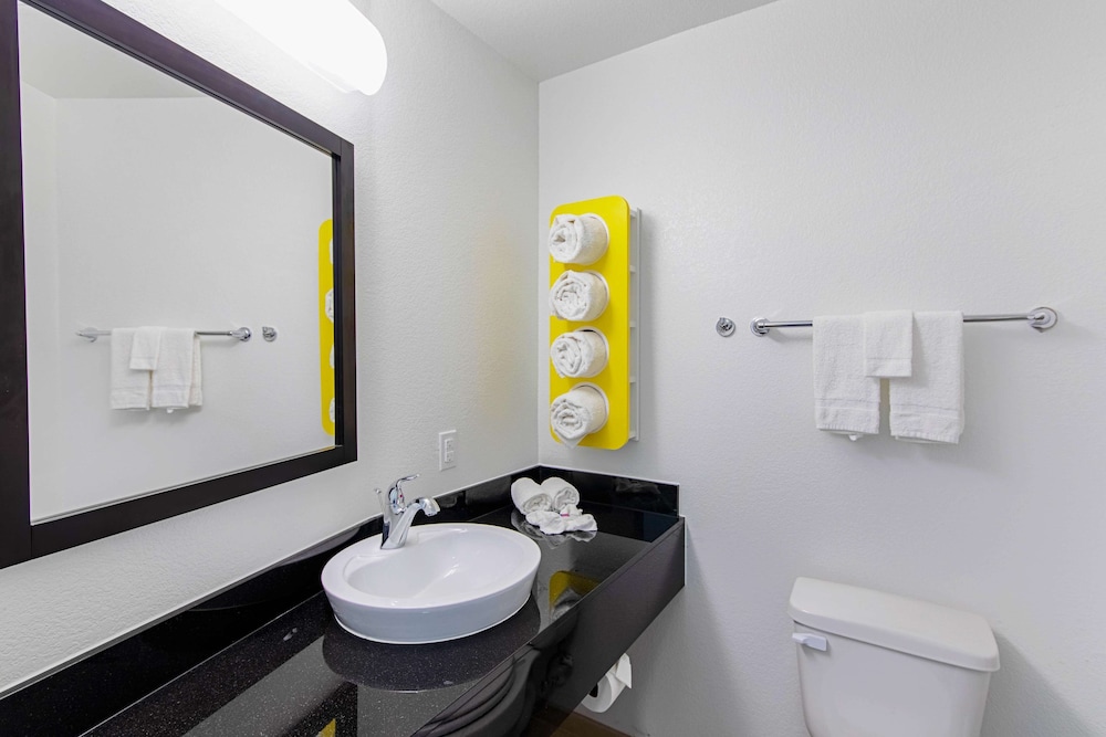 Motel6 Austin, TX - Airport 40/43