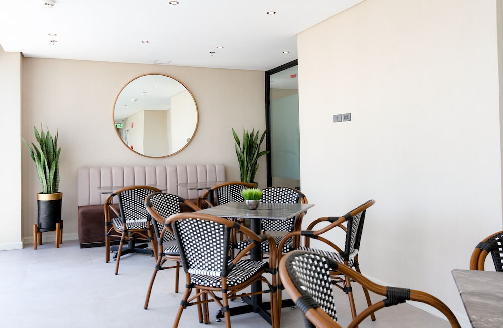 Privato Makati 25/41