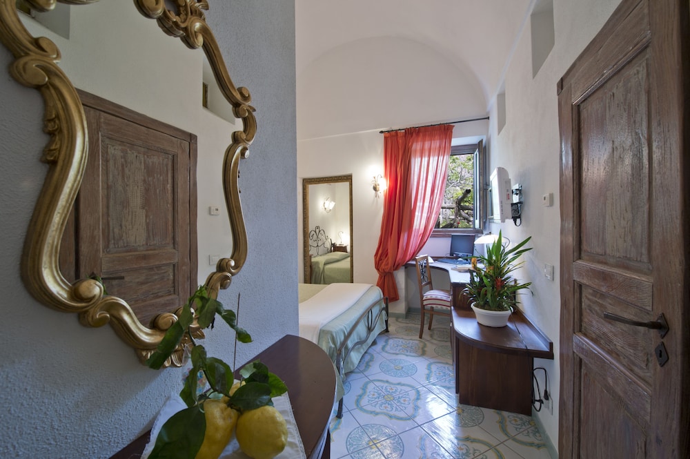 L Antico Borgo Dei Limoni 21/50
