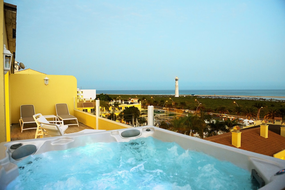 R2 Buganvilla Hotel and Spa 10/33