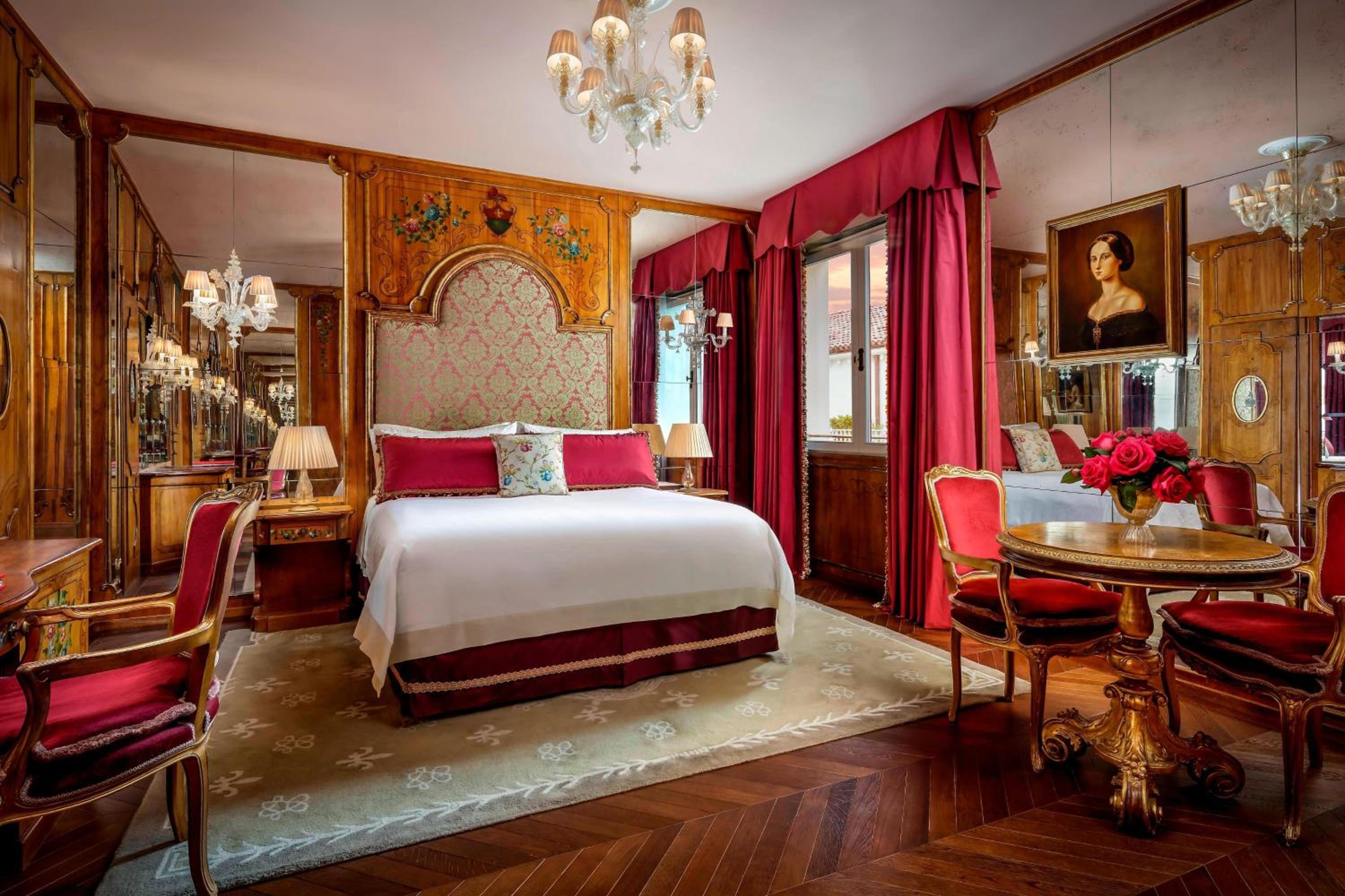 Venetian, Guest Room, Queen Bed