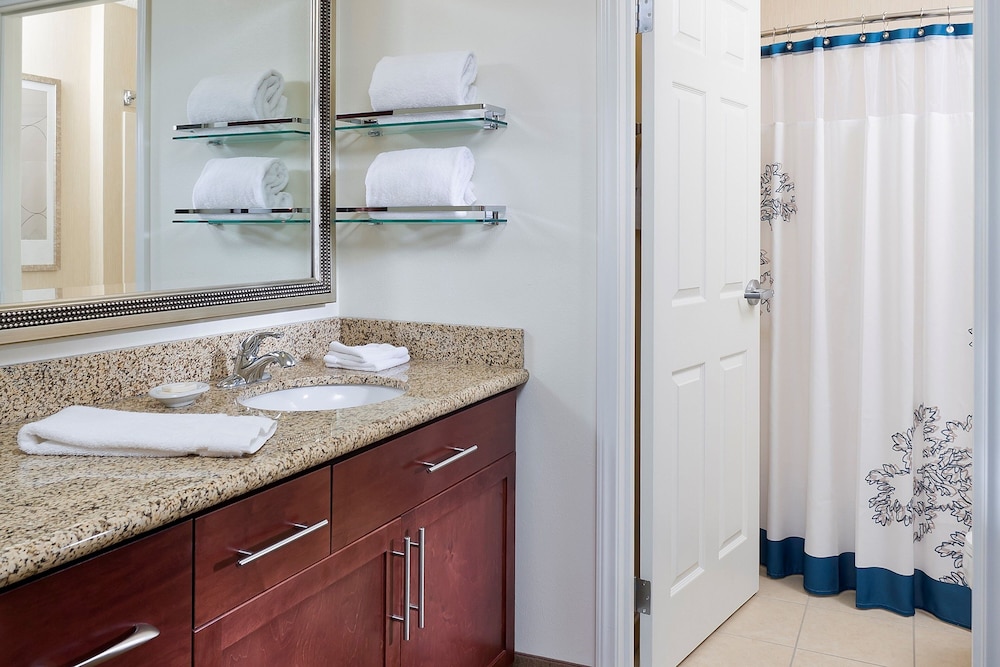 Residence Inn Houston The Woodlands / Lake Front Circle 47/50