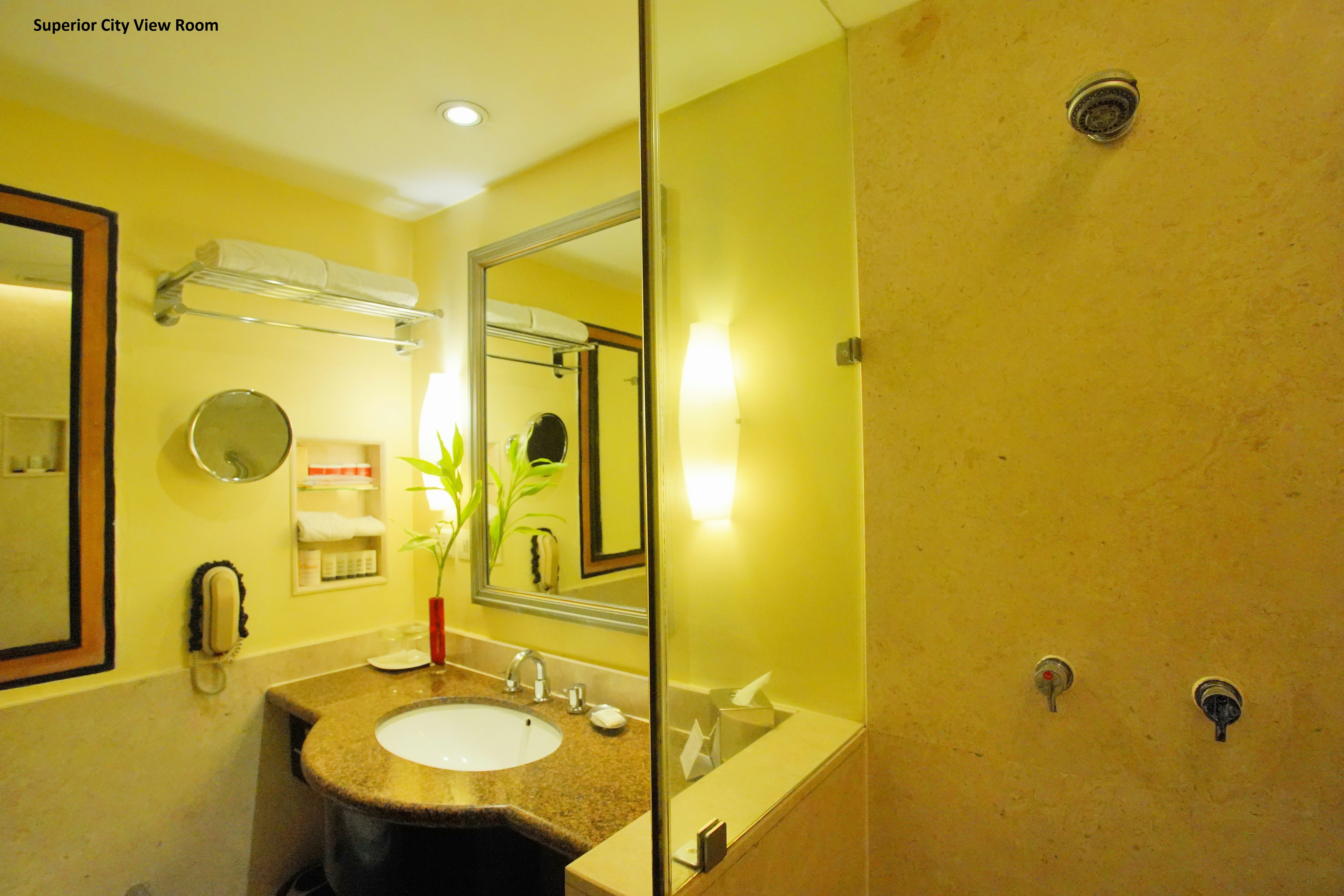 Vivanta Ernakulam, Marine Drive 29/32