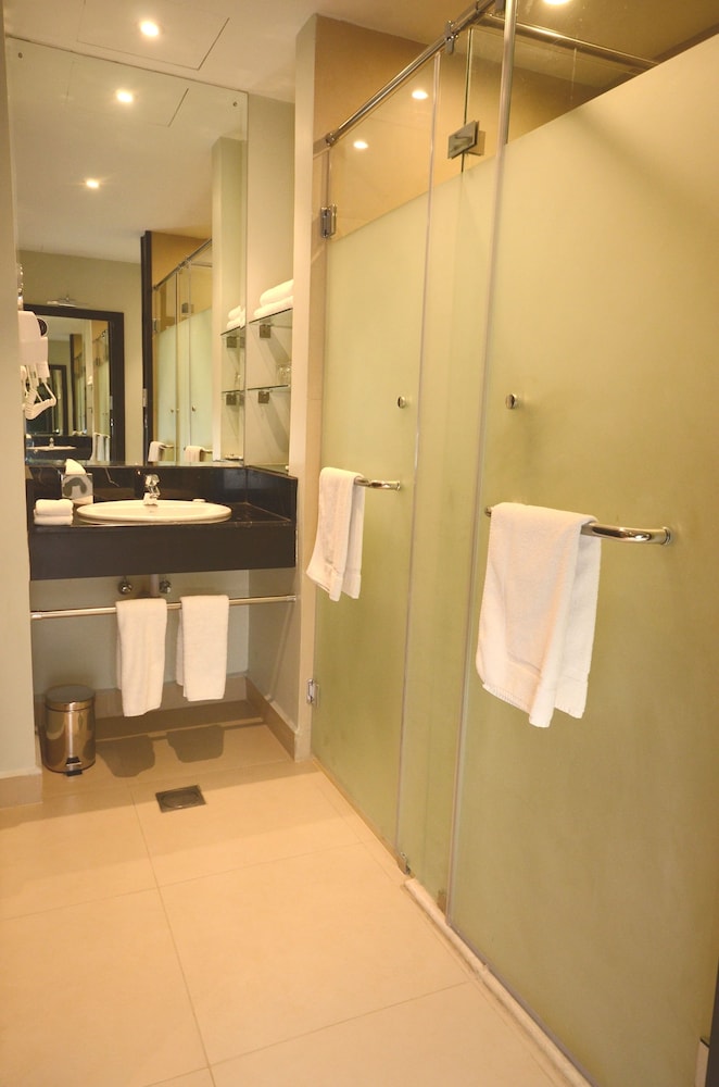 Royal Tulip Canaan Hotel 40/80