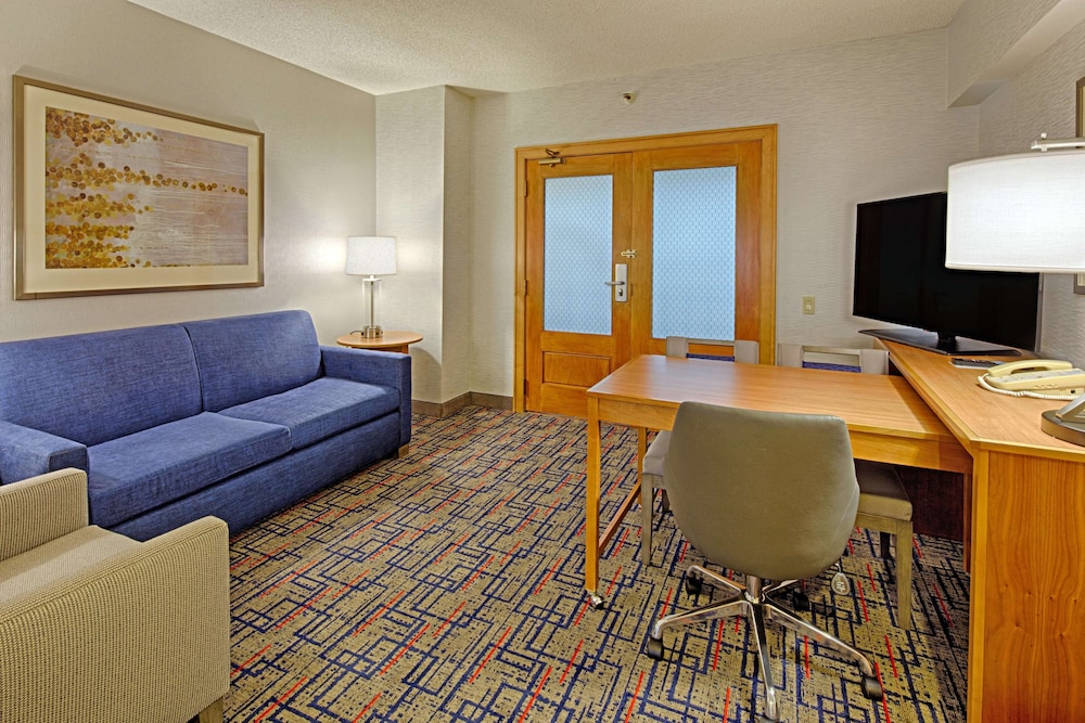 Embassy Suites by Hilton Chicago O'Hare Rosemont 37/64