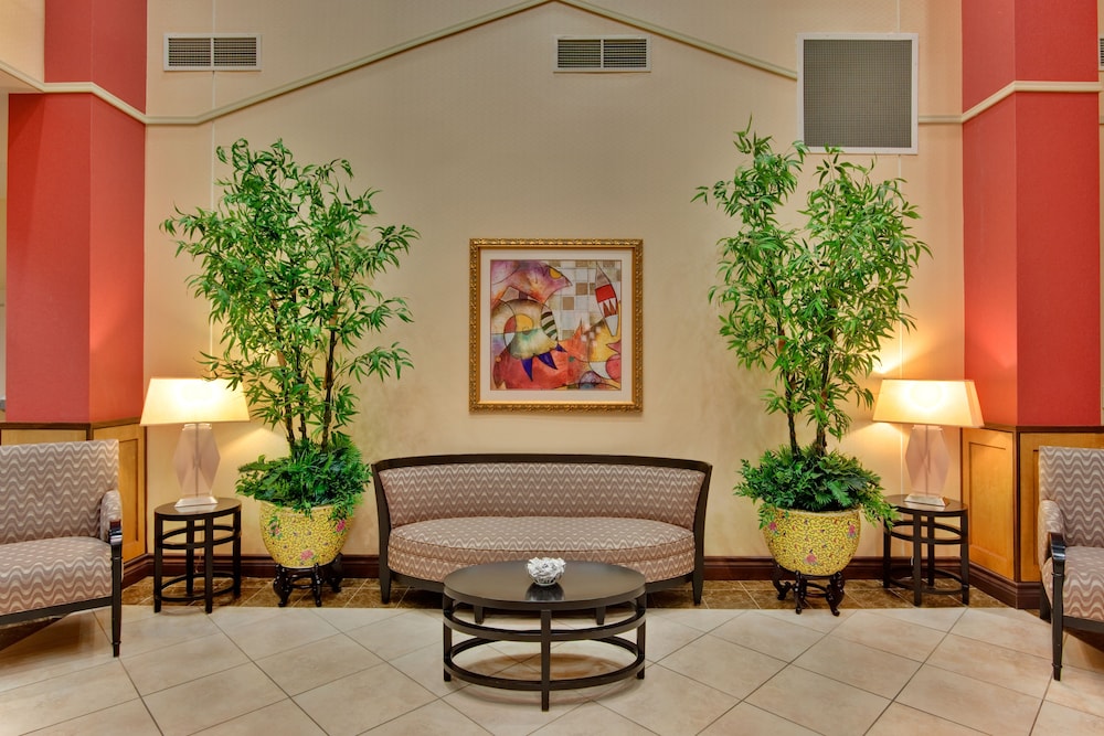 Holiday Inn Hotel Amp Suites Bakersfield North 25/57