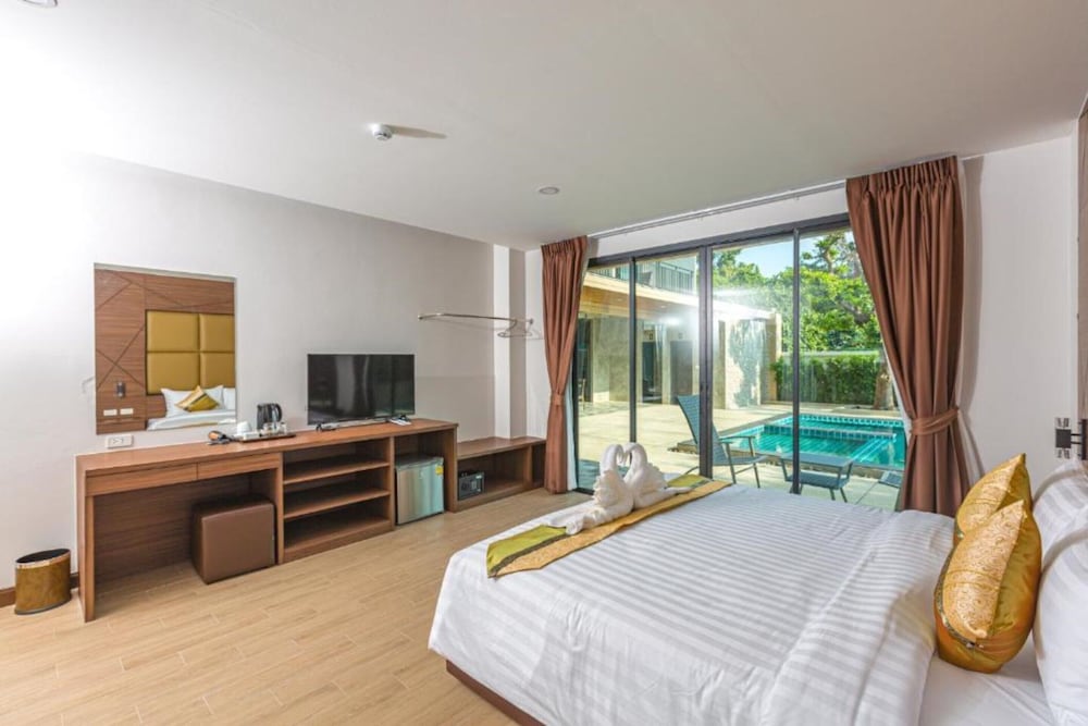 The Bell Airport Phuket Hotel 11/50