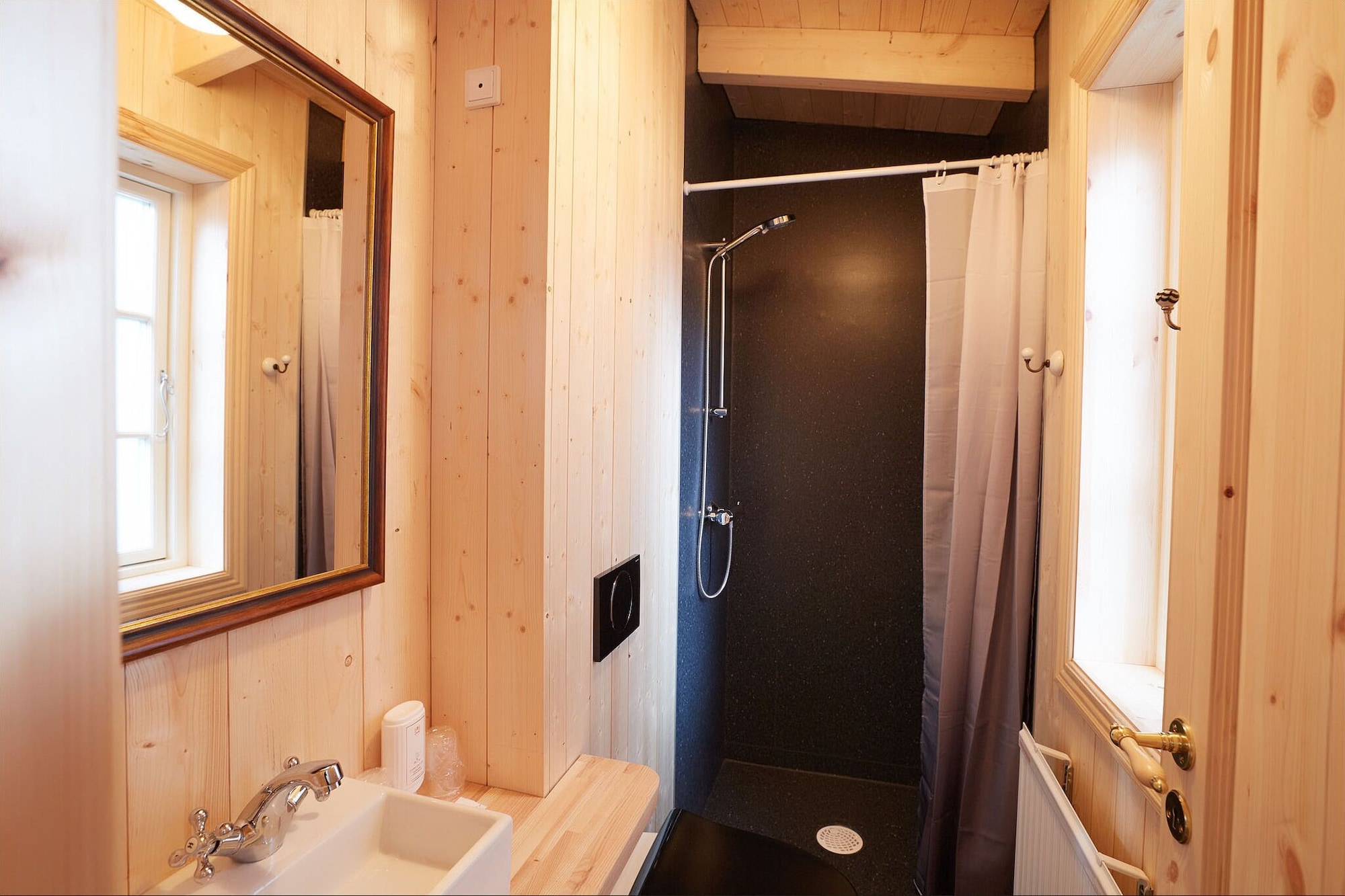 City, Cottage, 6 Beds