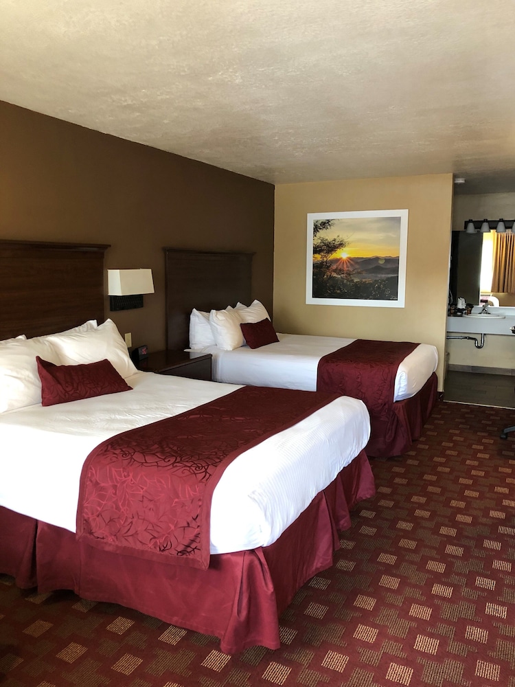 Days Inn & Suites by Wyndham Logan 15/37