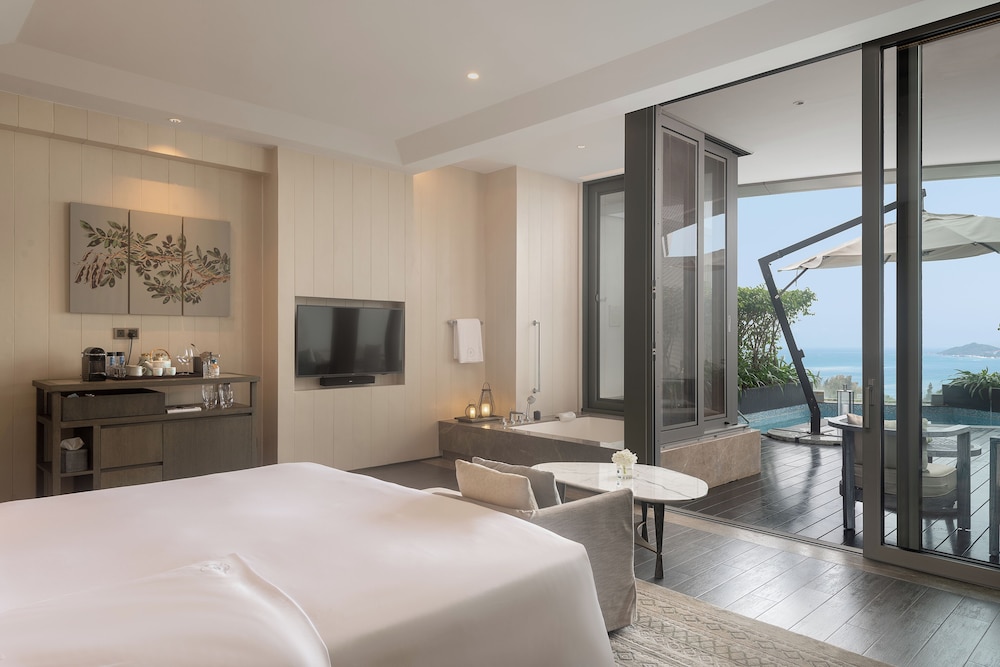 Seascape, King Bed, Ocean View, with Pool