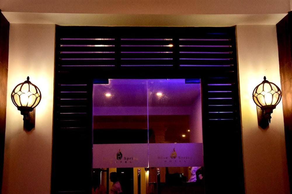 Blue Spring Hotel 2/38