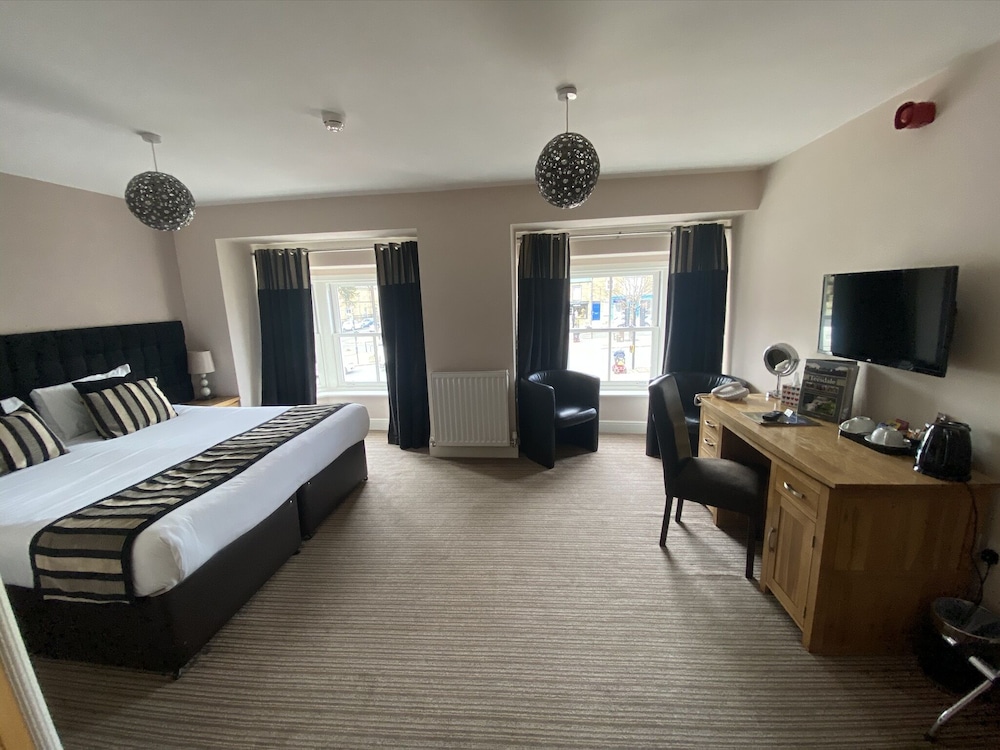 The Three Horseshoes Hotel 10/50