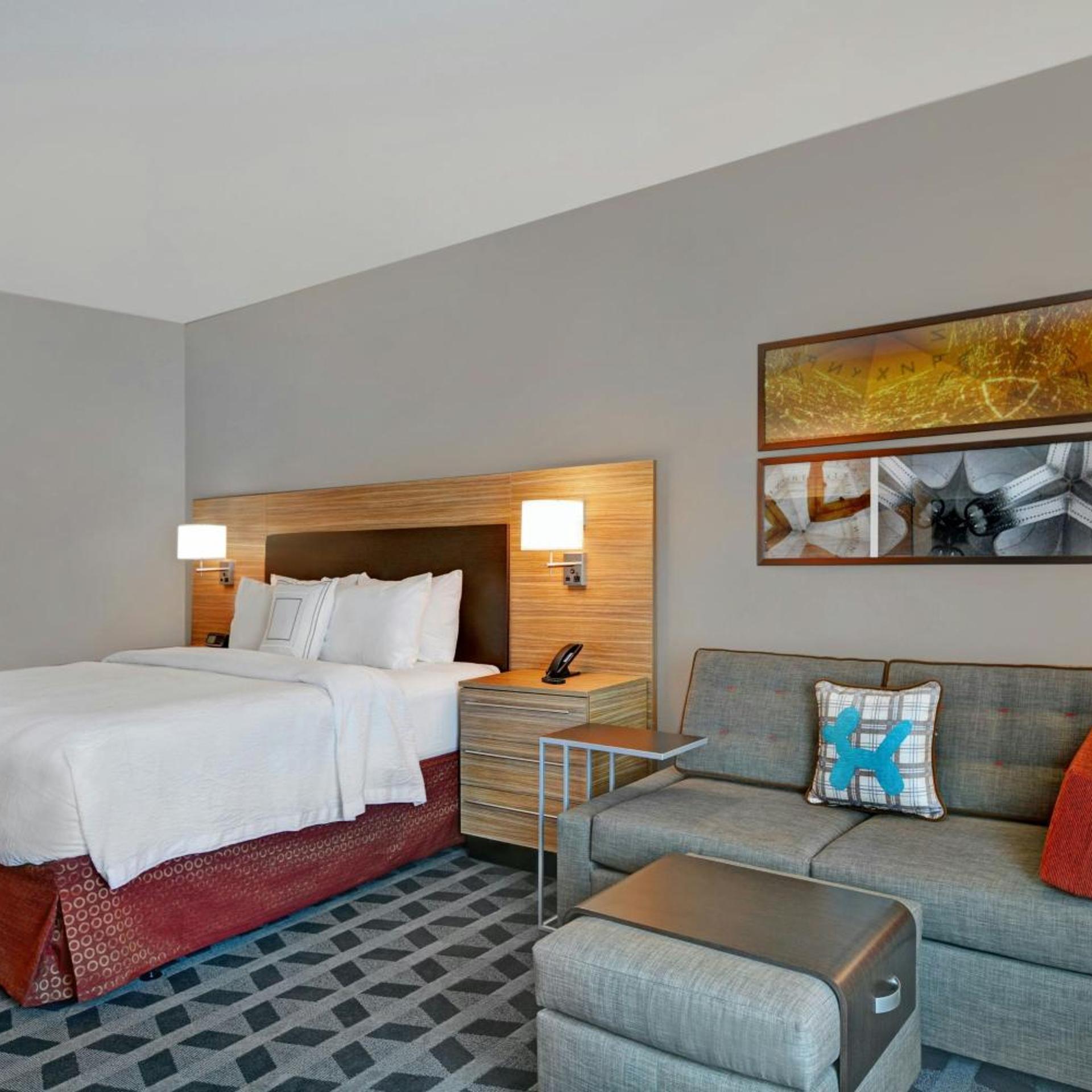 استوديو بسرير كينج بإطلالة على المدينة مع أريكة بحوض استحمام لذوي الإعاقة، TownePlace Suites by Marriott Jacksonville East 4/7