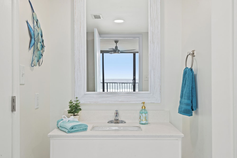 2 Bedrooms, Condo, Coastal, 2 Double Beds, King Bed, Bunk Bed, Beach Front, 2 Bathrooms, Sofa، Sandpiper Beacon Beach Resort 7/9