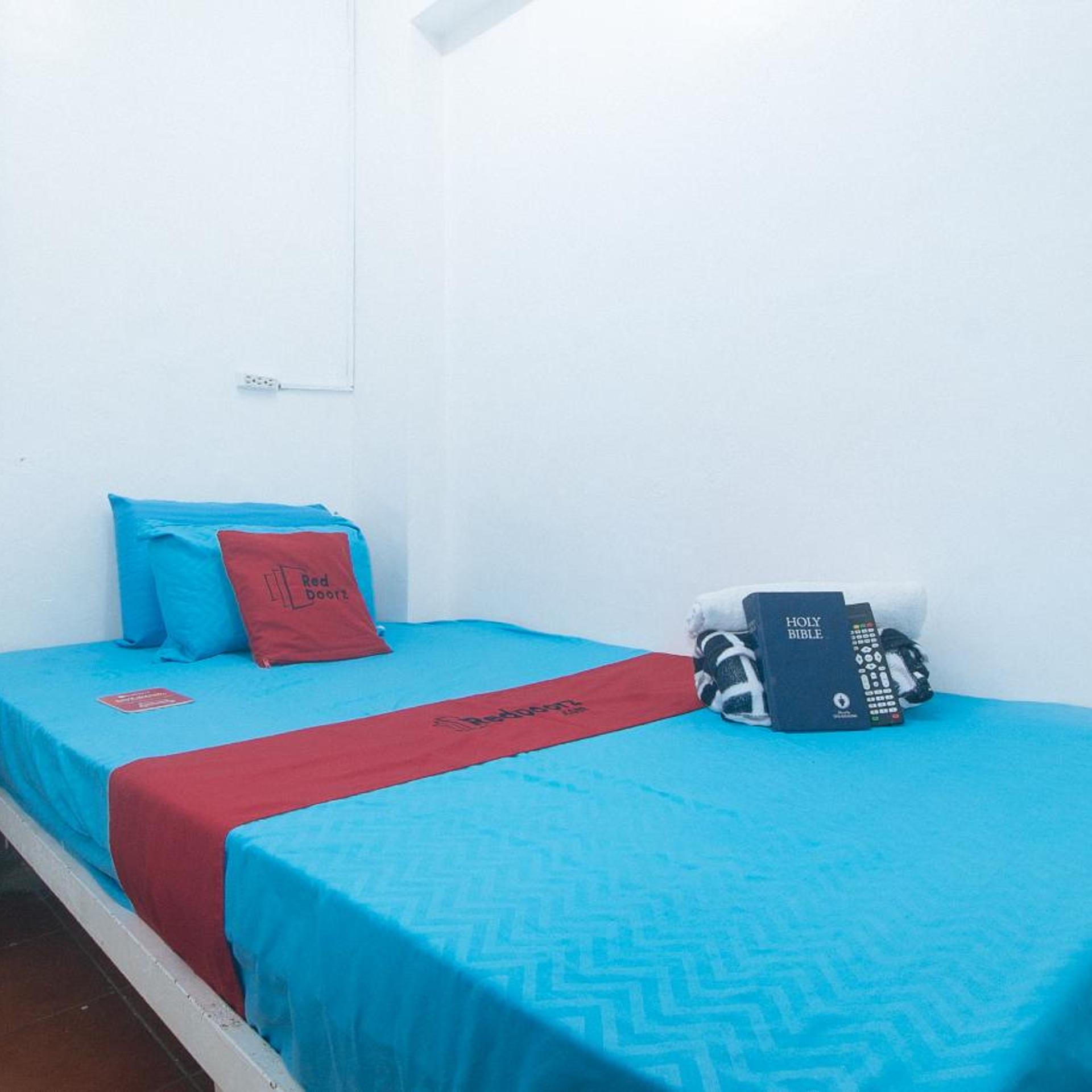 RedDoorz near OWWA Pasay 21/46