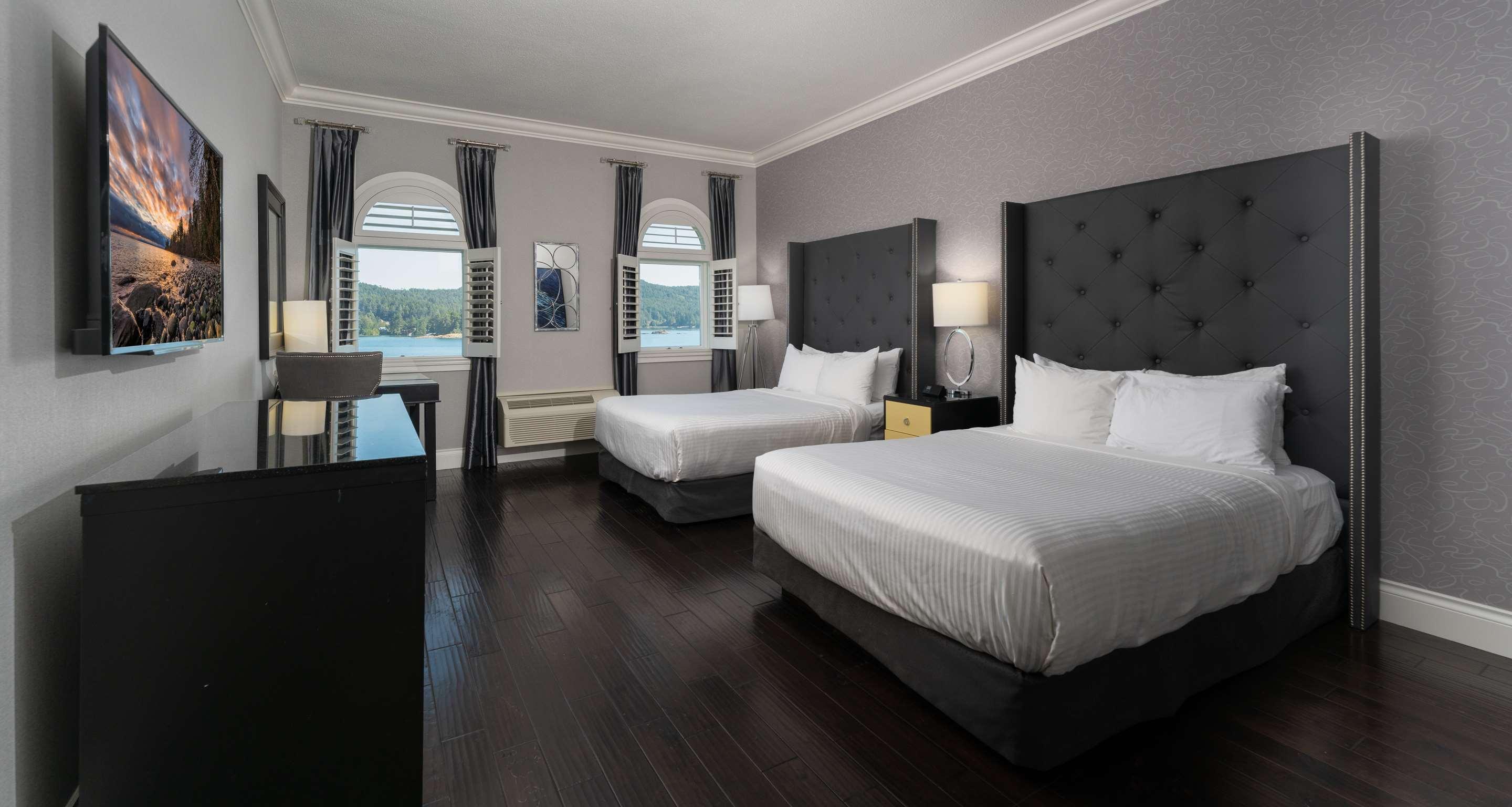 Premium, 2 Queen Beds, Water View