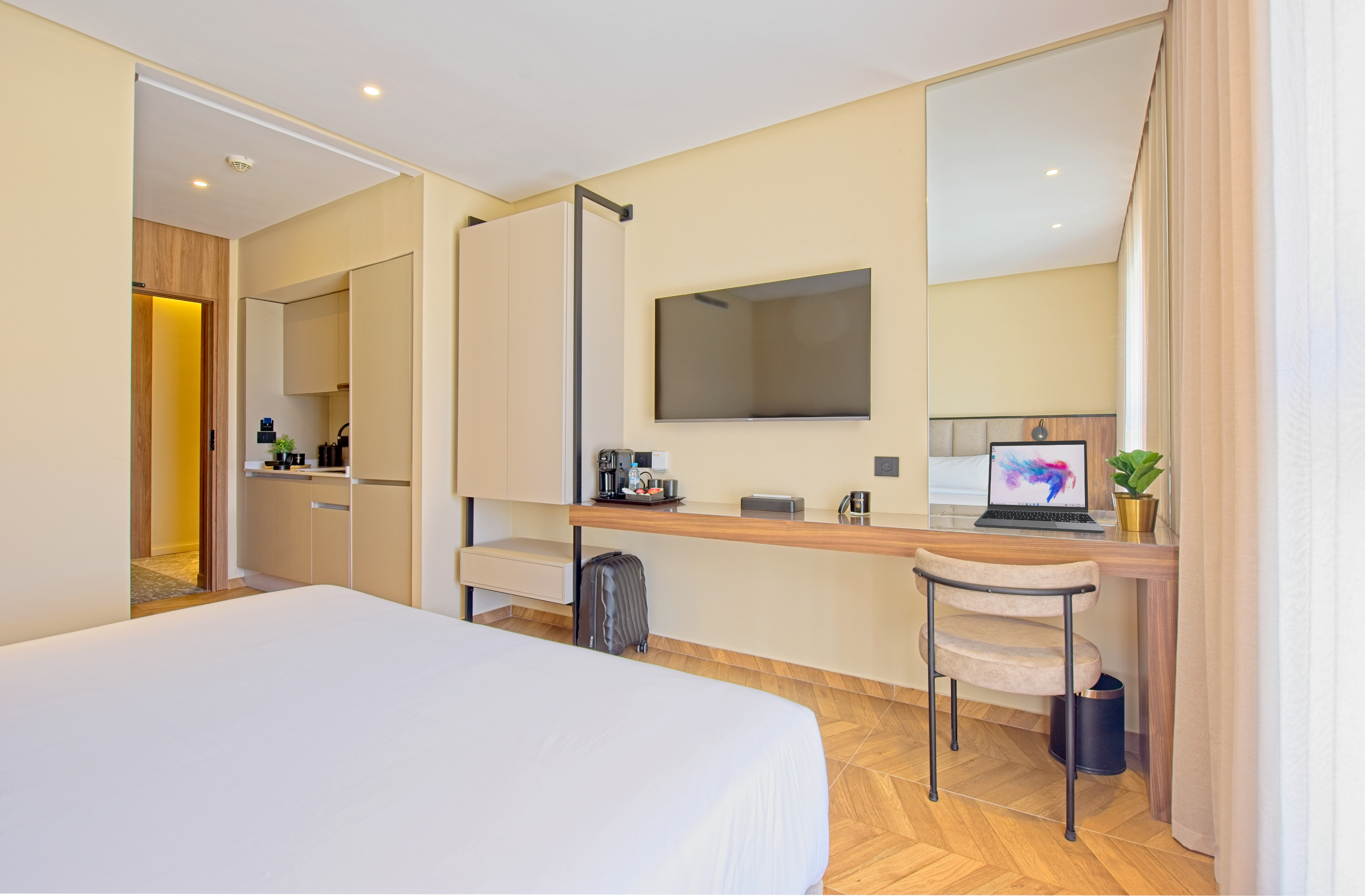 Executive, Studio, King Bed