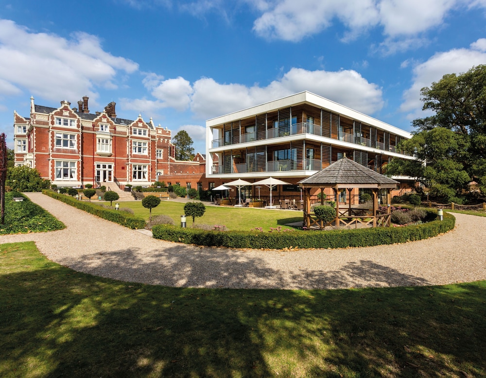 Wivenhoe House 1/53