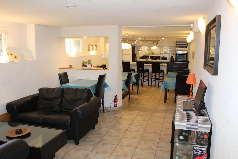 Kimi Residence 25/50